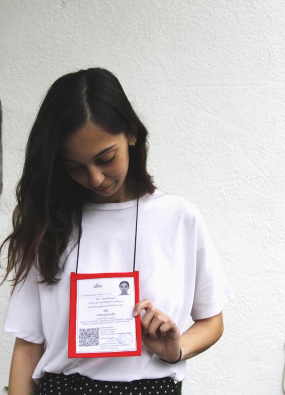 როცა მამა მაჟორიტარობის კანდიდატია, შენ კი დამკვირვებელი უბანზე სადაც ივანიშვილი ხმას აძლევს - არჩევნები ყველაზე პატარა დამკვირვებლის თვალით